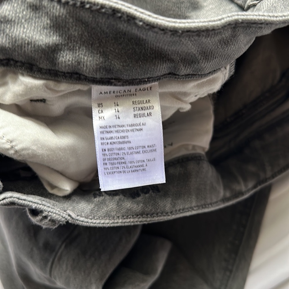 American Eagle Ripped high Rise Mom Jeans - Picture 9 of 12